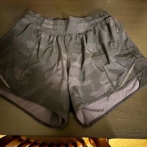 Lululemon hotty hot camo high rise 4in size 4